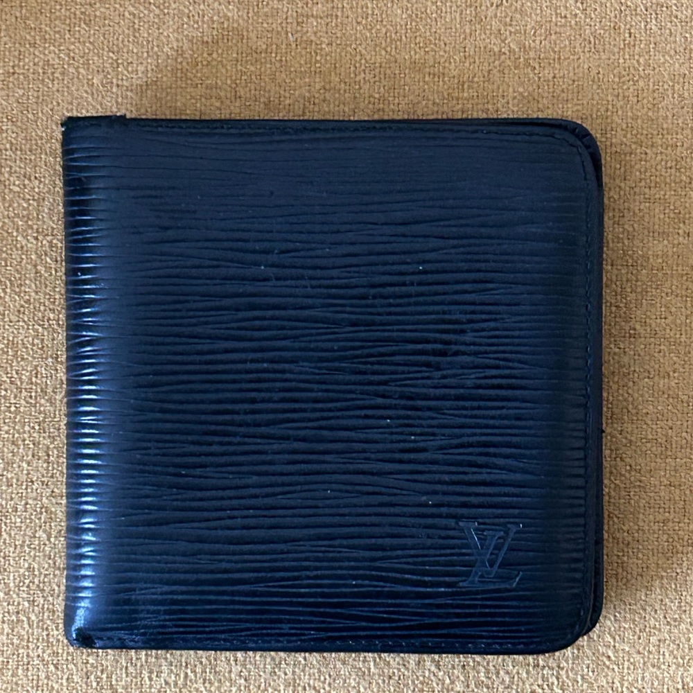 Louis Vuitton Epi Men’s Bi-Fold Wallet